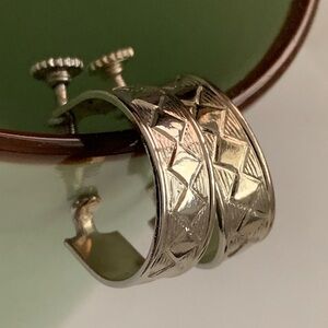 New vintage spring closure hoop earrings